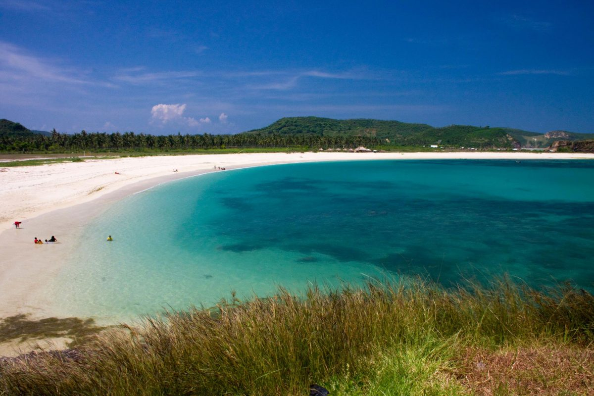 Pantai Tanjung Aan sumber (Arsip Alfarabi)