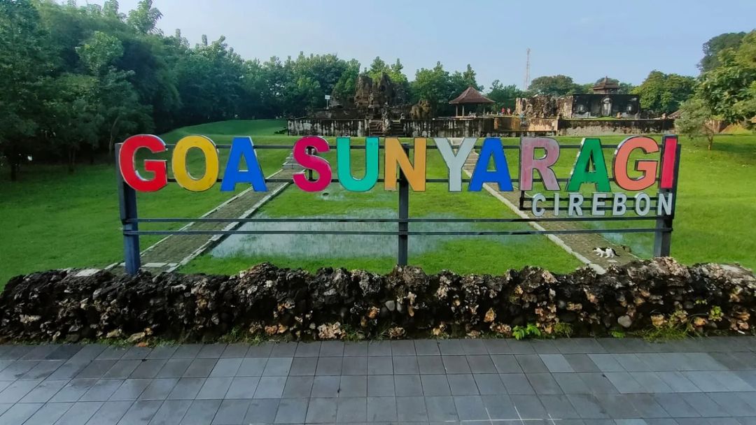 Menikmati Uniknya Taman Wisata Goa Sunyaragi Cirebon