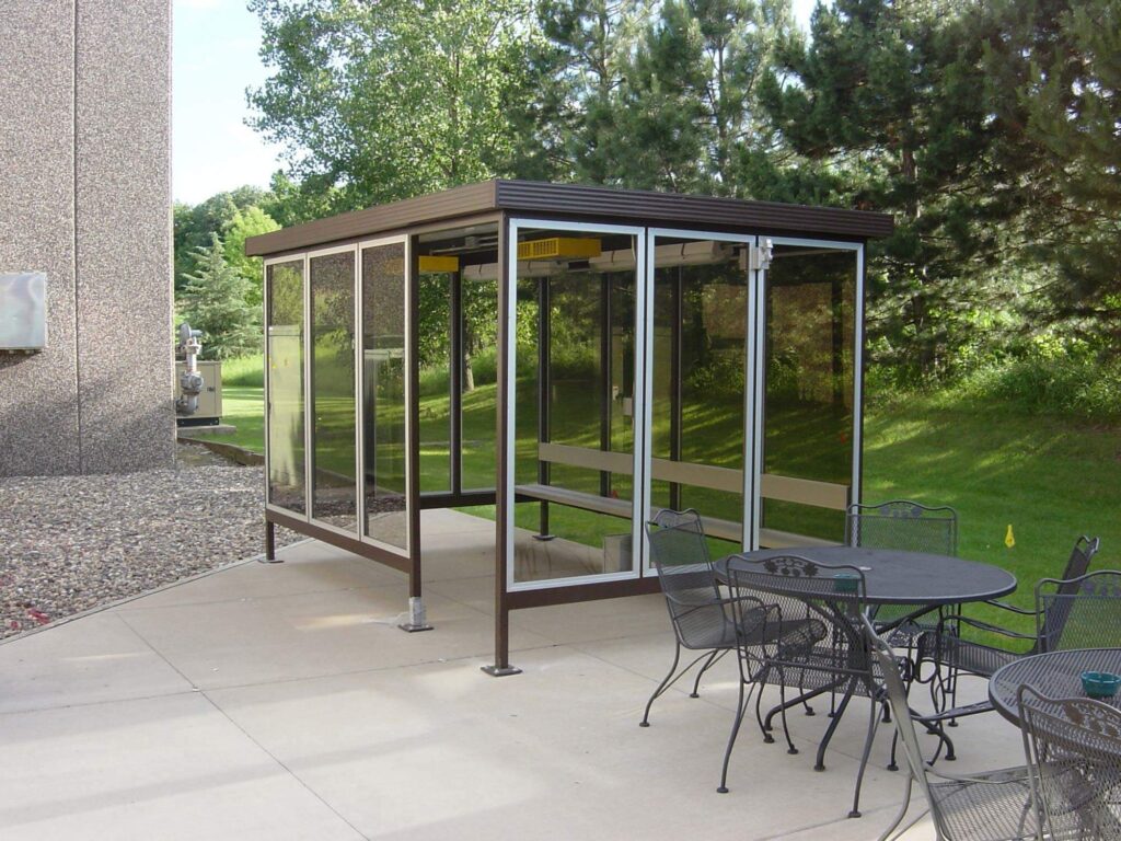 Dengan adanya smoking shelter dapat memenuhi kebutuhan pengunjung. Sumber Portaking