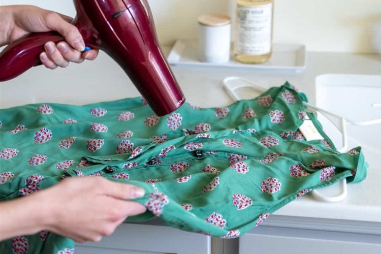 Mengeringkan pakaian dengan hydryer, Sumber: laundrytowear.com