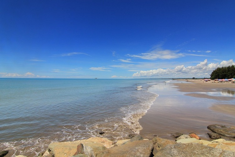 Pantai Gandoriah, Sumber: indonesiakaya.com