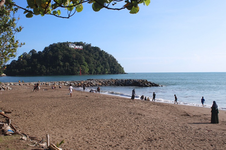 Pantai Padang, Sumber: infopublik.id