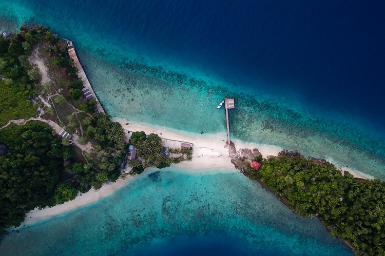 Pantai Pulau Pamutusan, Sumber: getlost.id